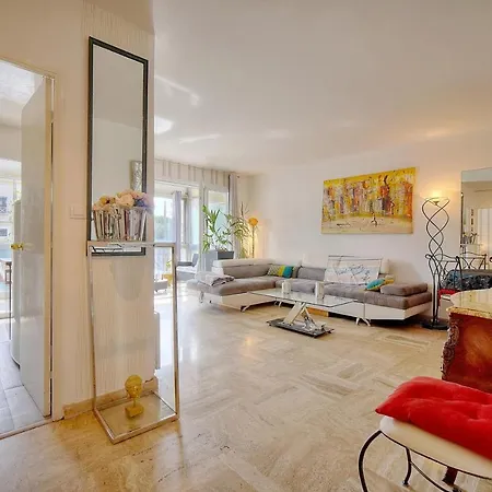 Le - 2 Pieces - Loggia - Vca Appartement *